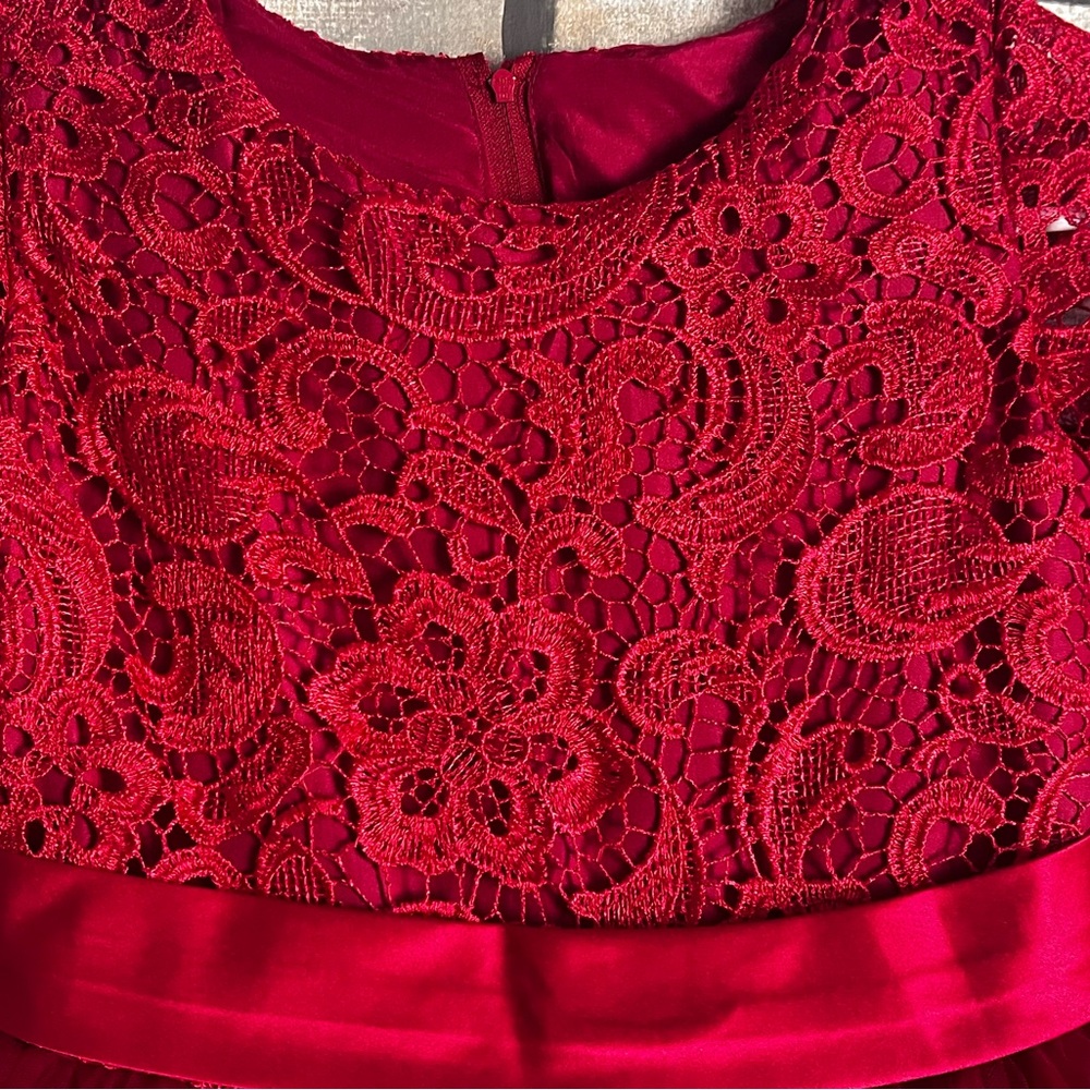Girls Elegant Red Lace Dress Size 10-11 - Picture 6 of 7